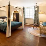 Schloss Hertefeld & Hertefeldhof 4*