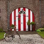 Schloss Hertefeld & Hertefeldhof 4*