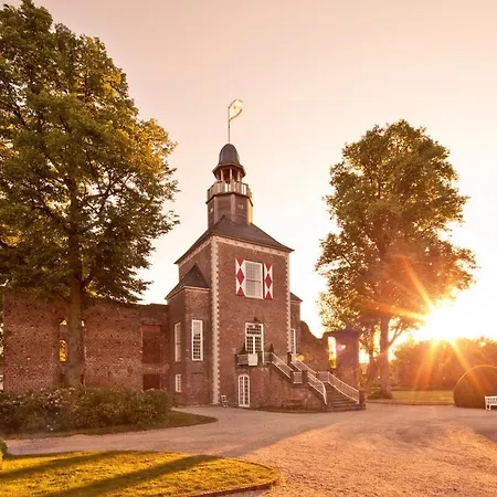 Schloss Hertefeld & Hertefeldhof 4* Weeze
