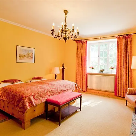 Schloss Hertefeld & Hertefeldhof 호텔