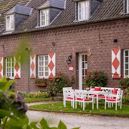 Schloss Hertefeld & Hertefeldhof Hotel 4*