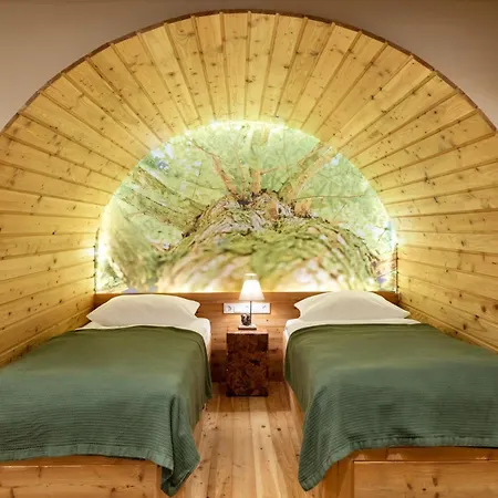 Schloss Hertefeld & Hertefeldhof 4*