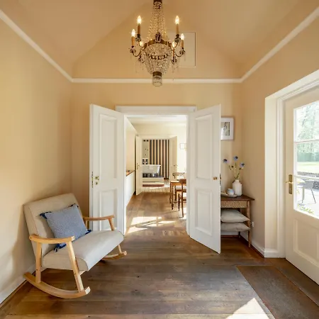 Schloss Hertefeld & Hertefeldhof 4*