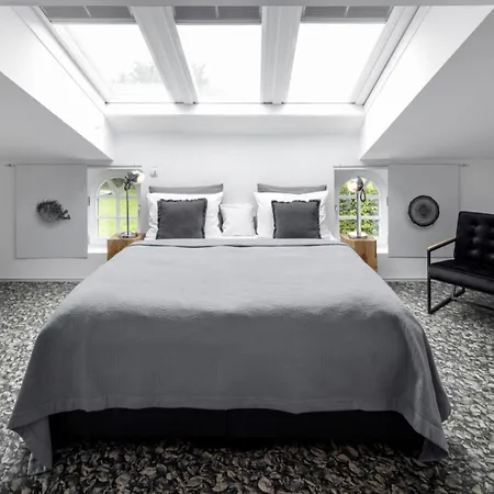 Schloss Hertefeld & Hertefeldhof 4*