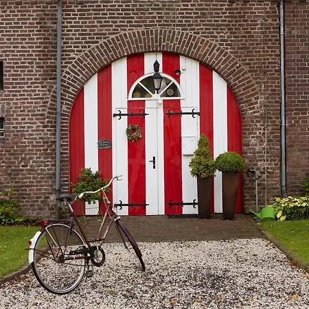 Schloss Hertefeld & Hertefeldhof 4*