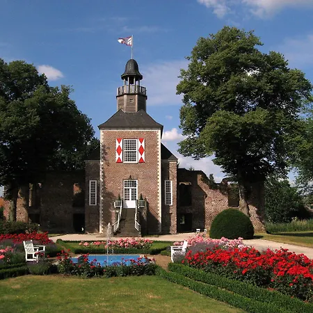Schloss Hertefeld & Hertefeldhof 4*