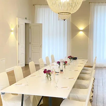 Schloss Hertefeld & Hertefeldhof 호텔