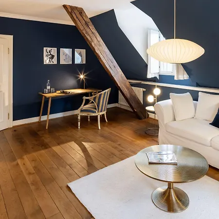 Schloss Hertefeld & Hertefeldhof 4*