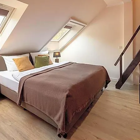 Schloss Hertefeld & Hertefeldhof 4*