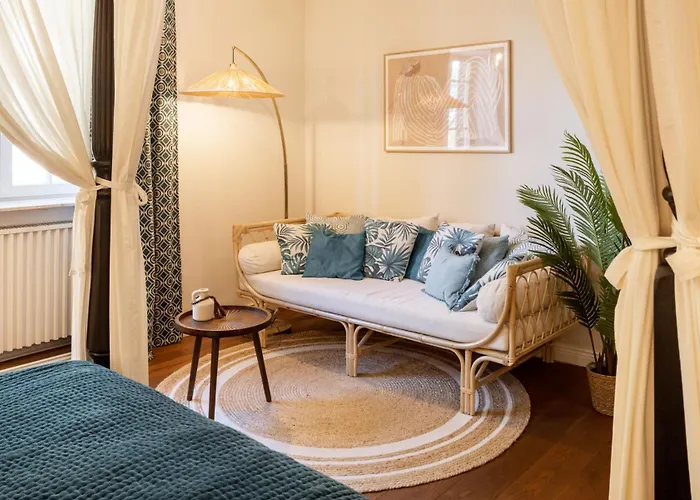 Schloss Hertefeld & Hertefeldhof 4*