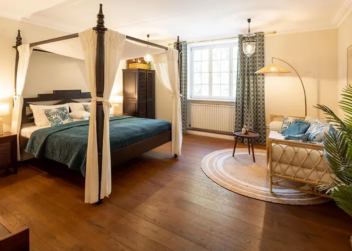 Schloss Hertefeld & Hertefeldhof 4*