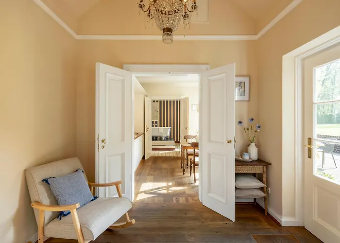 Schloss Hertefeld & Hertefeldhof 4*