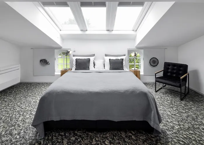 Schloss Hertefeld & Hertefeldhof 4*