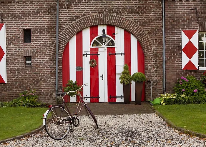 Schloss Hertefeld & Hertefeldhof 4*