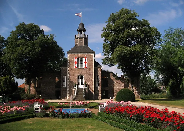 Schloss Hertefeld & Hertefeldhof 4*