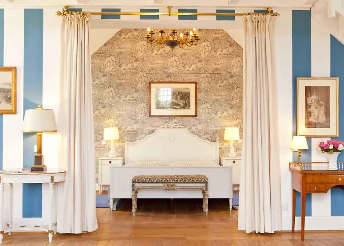 Schloss Hertefeld & Hertefeldhof 4*