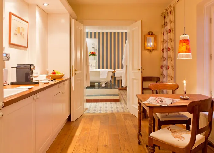 Schloss Hertefeld & Hertefeldhof 4* Веце