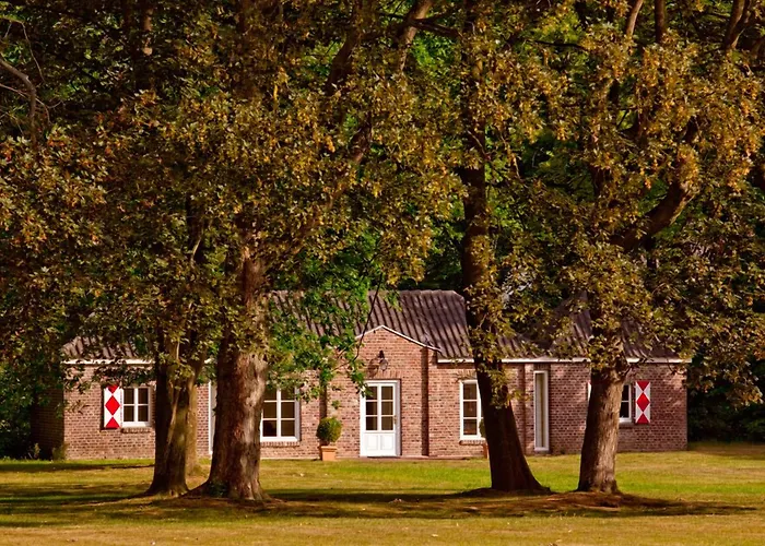 Отель Schloss Hertefeld & Hertefeldhof 4*