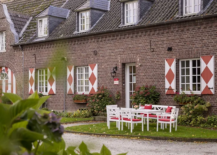 Schloss Hertefeld & Hertefeldhof Отель 4*