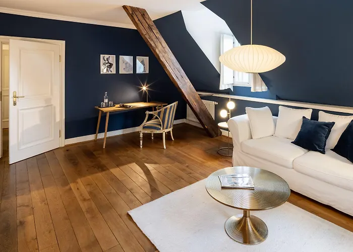 Schloss Hertefeld & Hertefeldhof 4*